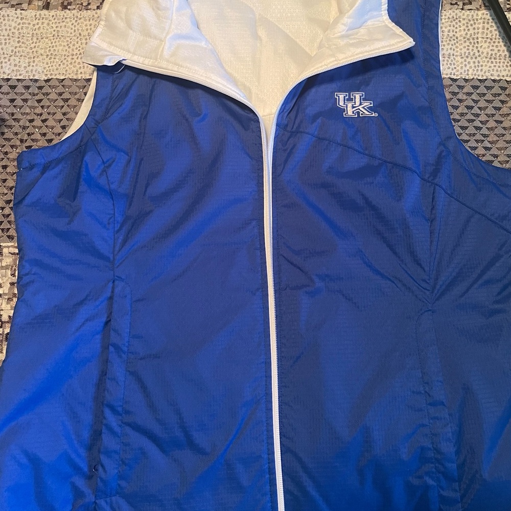Kentucky Wildcat Columbia vest that is reversible